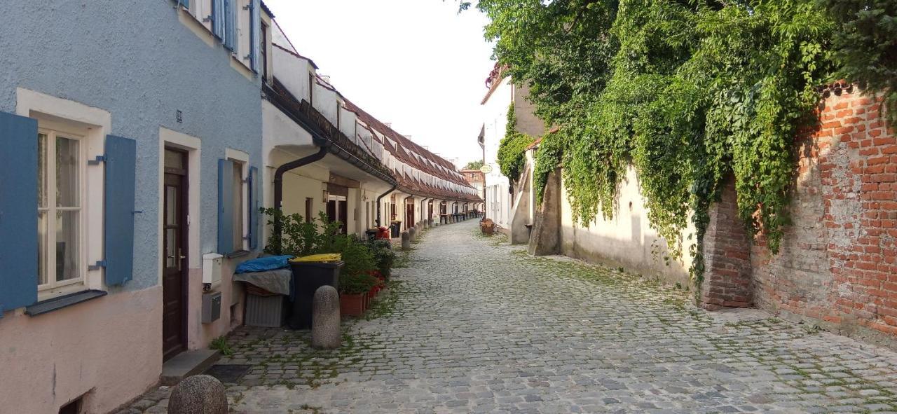 Grosses Zimmer Bad Kueche Wohnzimmer Terasse Garten Zentral Ruhig Landsberg am Lech Exterior photo